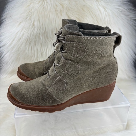 Sorel Olive Lace Up Wedge Boots with Suede Texture - Picture 4 of 11